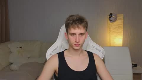 Snapshot of pupsenish chatting on 10/25/25, 04:53 Jesse online show from 10/25/25, 04:53