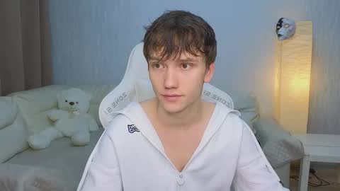 Snapshot of pupsenish chatting on 11/11/25, 02:00 Jesse online show from 11/11/25, 02:00