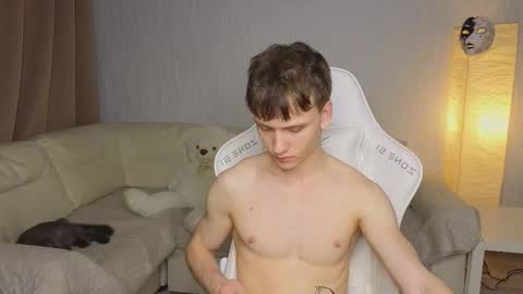 Snapshot of pupsenish chatting on 11/13/25, 04:00 Jesse online show from 11/13/25, 04:00