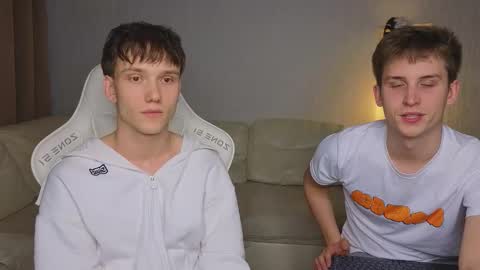 Snapshot of pupsenish chatting on 11/14/25, 03:49 Jesse online show from 11/14/25, 03:49