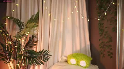 Snapshot of pure_dirt chatting on 09/13/25, 05:40 constant schedule Wednesday Friday Saturday Sunday The Rosemarie online show from 09/13/25, 05:40