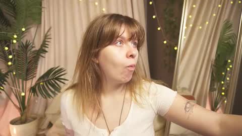 Snapshot of pure_dirt chatting on 10/26/25, 06:08 constant schedule Wednesday Friday Saturday Sunday The Rosemarie online show from 10/26/25, 06:08