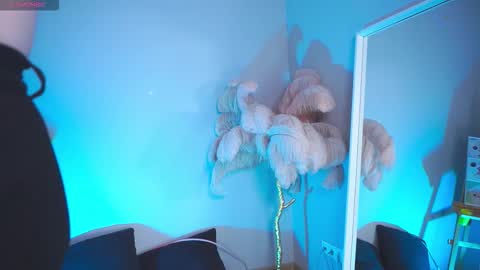 Snapshot of pure_dirt chatting on 11/15/25, 06:22 constant schedule Wednesday Friday Saturday Sunday The Rosemarie online show from 11/15/25, 06:22