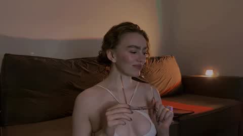 Snapshot of purity_ring chatting on 02/06/25, 01:05 Marie online show from 02/06/25, 01:05