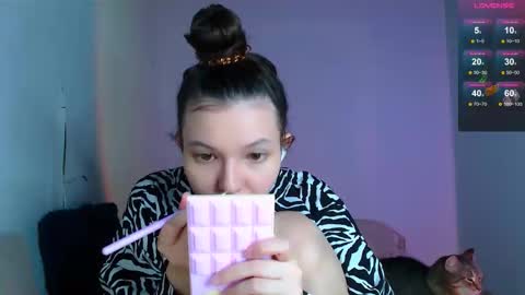 Snapshot of purple_peach chatting on 02/07/26, 08:12 Carolyn online show from 02/07/26, 08:12