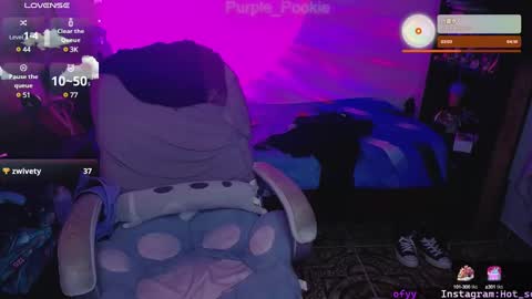 Snapshot of purple_pookie chatting on 01/05/25, 06:35 Sofia online show from 01/05/25, 06:35