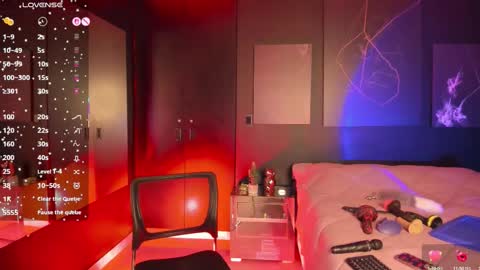 Snapshot of purplemoon_x chatting on 11/06/25, 12:50 Laura online show from 11/06/25, 12:50