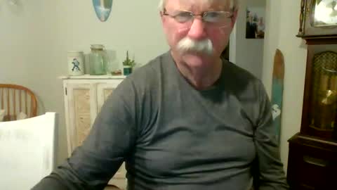 Snapshot of purpleshroom chatting on 01/25/25, 05:07 purpleshroom online show from 01/25/25, 05:07