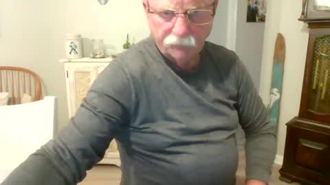 Snapshot of purpleshroom chatting on 02/28/25, 03:59 purpleshroom online show from 02/28/25, 03:59