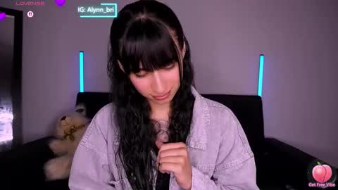 Snapshot of purplesnake_ chatting on 02/28/26, 02:01 Alynn online show from 02/28/26, 02:01