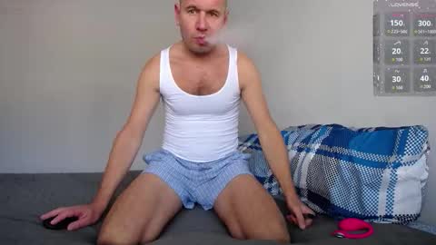 Snapshot of pushka13 chatting on 09/21/25, 12:40 Valdis online show from 09/21/25, 12:40