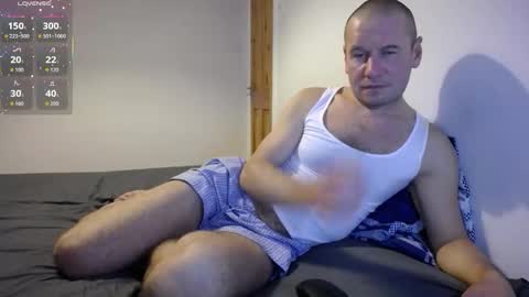 Snapshot of pushka13 chatting on 10/05/25, 06:06 Valdis online show from 10/05/25, 06:06