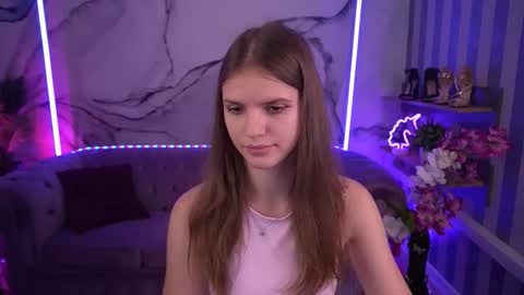 Snapshot of pussyonluck chatting on 09/23/25, 07:33 Ellie online show from 09/23/25, 07:33