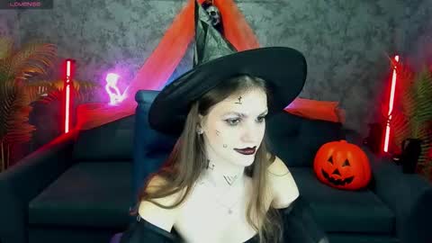 Snapshot of pussyonluck chatting on 11/01/25, 07:43 Ellie online show from 11/01/25, 07:43