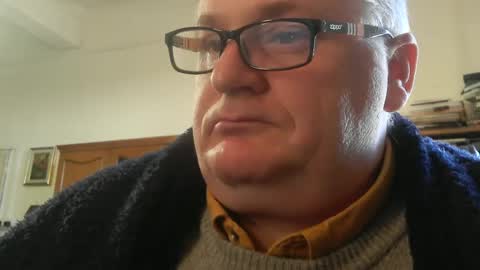 pytongru70 online show from 12/31/24, 07:20