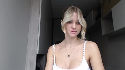 Milana online show from 12/04/25, 10:46