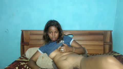 Snapshot of qeen_sexy chatting on 02/20/25, 06:17 queen sexy online show from 02/20/25, 06:17