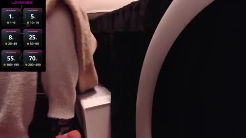 qianqian_ online show from 12/20/25, 09:38