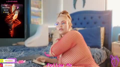 Queen And King online show from 03/11/25, 04:51