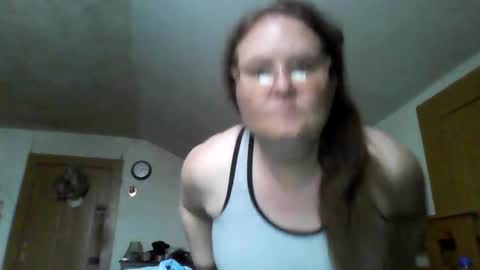 Snapshot of queen211869 chatting on 12/13/25, 09:09 Queenjenny online show from 12/13/25, 09:09