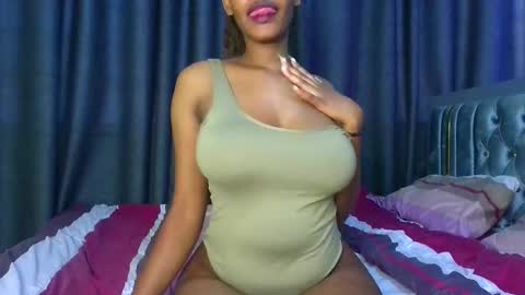 Snapshot of queen321850 chatting on 12/18/25, 06:41 queen321850 online show from 12/18/25, 06:41