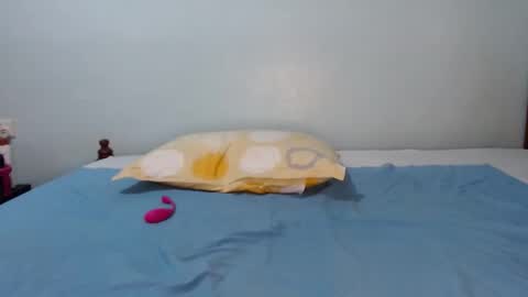 Snapshot of queen_12344 chatting on 12/31/24, 01:52 emmie online show from 12/31/24, 01:52