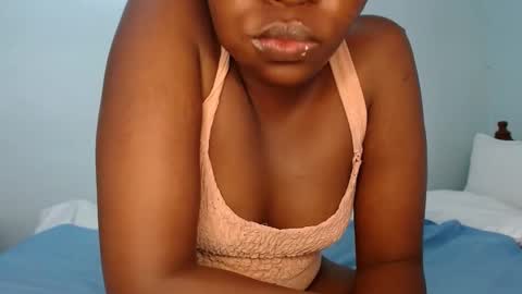 Snapshot of queen_12344 chatting on 01/19/25, 11:34 emmie online show from 01/19/25, 11:34