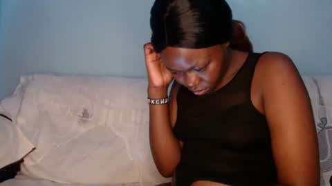 Snapshot of queen_12344 chatting on 01/24/25, 03:24 emmie online show from 01/24/25, 03:24