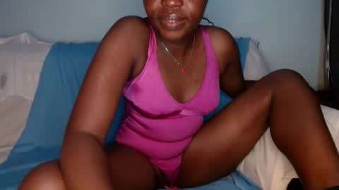 Snapshot of queen_12344 chatting on 02/23/25, 12:51 emmie online show from 02/23/25, 12:51