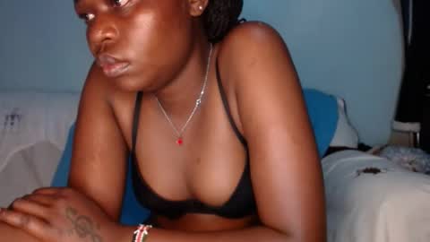 Snapshot of queen_12344 chatting on 02/23/25, 11:47 emmie online show from 02/23/25, 11:47