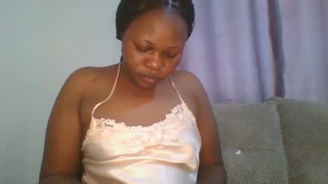 Snapshot of queen_12344 chatting on 03/17/26, 09:01 emmie online show from 03/17/26, 09:01
