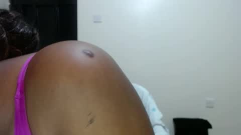 Snapshot of queen_12344 chatting on 04/14/26, 01:00 emmie online show from 04/14/26, 01:00