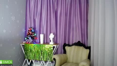 Snapshot of queen_a_n_i chatting on 12/13/24, 10:30 A N I Ill be here on December 1st online show from 12/13/24, 10:30