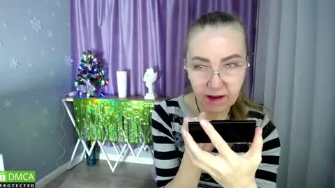 Snapshot of queen_a_n_i chatting on 12/14/24, 09:51 A N I Ill be here on December 1st online show from 12/14/24, 09:51