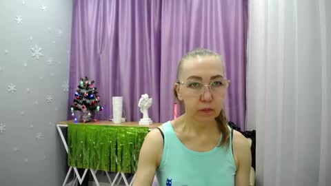 Snapshot of queen_a_n_i chatting on 12/25/24, 10:28 A N I Ill be here on December 1st online show from 12/25/24, 10:28