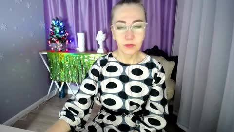 Snapshot of queen_a_n_i chatting on 01/02/25, 07:12 A N I Ill be here on December 1st online show from 01/02/25, 07:12