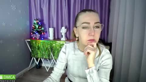 Snapshot of queen_a_n_i chatting on 01/04/25, 09:10 A N I Ill be here on December 1st online show from 01/04/25, 09:10