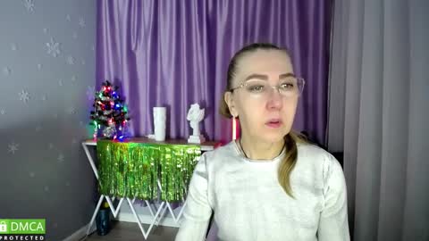 Snapshot of queen_a_n_i chatting on 01/14/25, 08:09 A N I Ill be here on December 1st online show from 01/14/25, 08:09