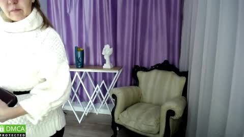 Snapshot of queen_a_n_i chatting on 01/22/25, 07:25 A N I Ill be here on December 1st online show from 01/22/25, 07:25