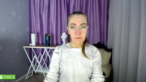 Snapshot of queen_a_n_i chatting on 01/23/25, 07:54 A N I Ill be here on December 1st online show from 01/23/25, 07:54