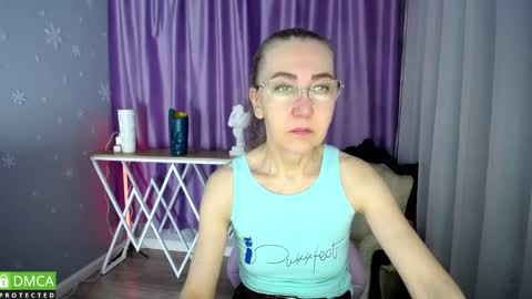 Snapshot of queen_a_n_i chatting on 01/31/25, 08:43 A N I Ill be here on December 1st online show from 01/31/25, 08:43