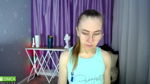 Snapshot of queen_a_n_i chatting on 02/28/25, 07:05 A N I Ill be here on December 1st online show from 02/28/25, 07:05