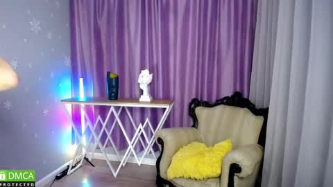 Snapshot of queen_a_n_i chatting on 09/15/25, 10:59 A N I Ill be here on December 1st online show from 09/15/25, 10:59