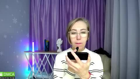 Snapshot of queen_a_n_i chatting on 10/13/25, 11:43 A N I Ill be here on December 1st online show from 10/13/25, 11:43