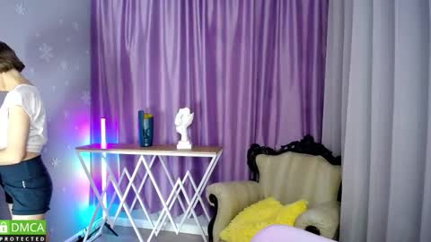 Snapshot of queen_a_n_i chatting on 11/08/25, 03:34 A N I Ill be here on December 1st online show from 11/08/25, 03:34