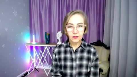 Snapshot of queen_a_n_i chatting on 11/14/25, 02:16 A N I Ill be here on December 1st online show from 11/14/25, 02:16