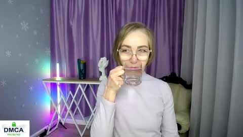 Snapshot of queen_a_n_i chatting on 11/27/25, 09:00 A N I Ill be here on December 1st online show from 11/27/25, 09:00