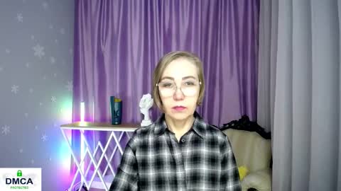 Snapshot of queen_a_n_i chatting on 11/28/25, 09:45 A N I Ill be here on December 1st online show from 11/28/25, 09:45