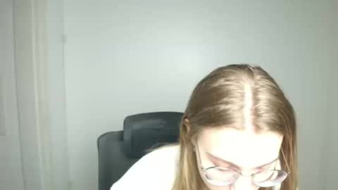 Amelie online show from 02/14/26, 06:32