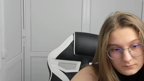 Amelie online show from 03/24/26, 08:08